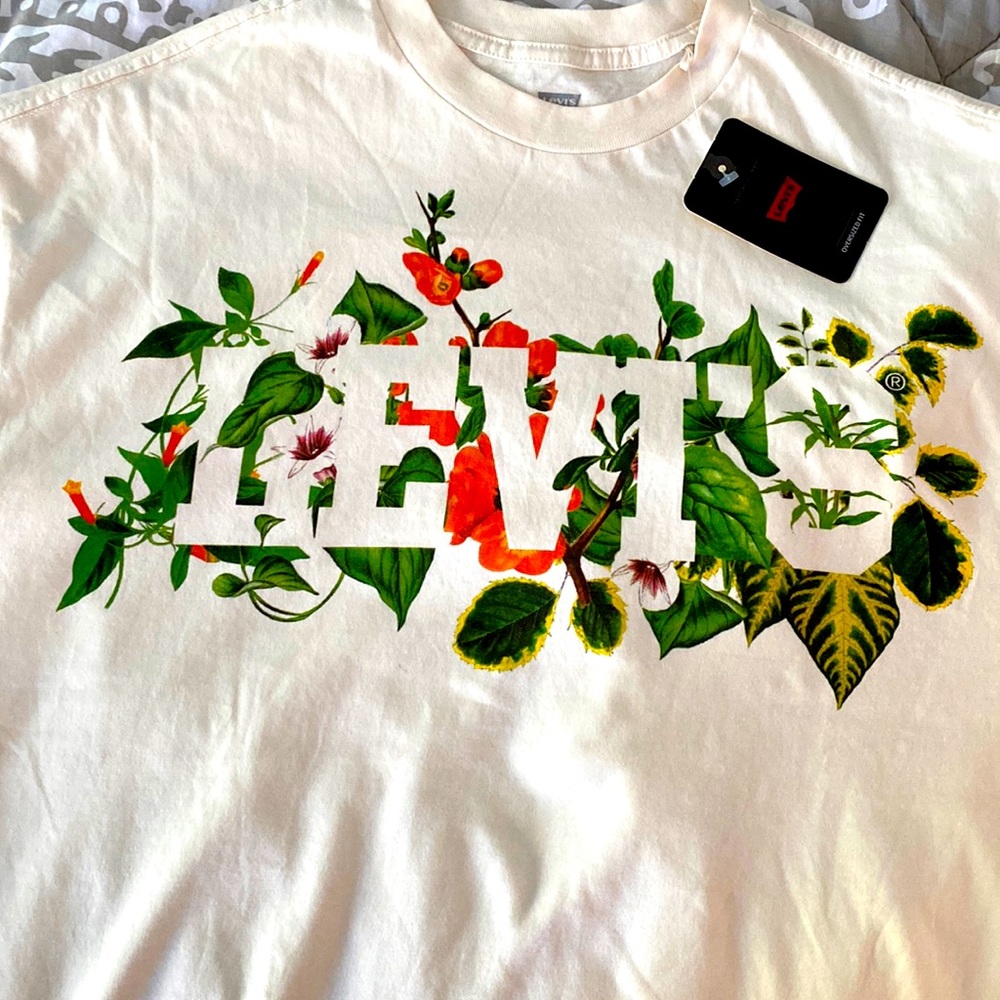 Levi’s oversized tee